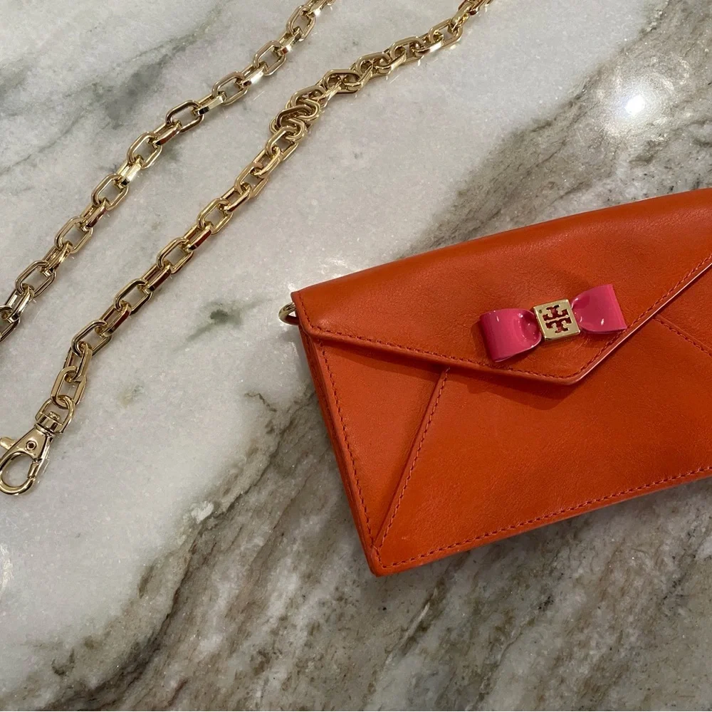 Flawless shoulder, crossbody, clutch. Magnetic closure, 3 credit cards slots - Picture 8 of 10